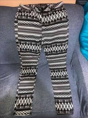 Black & White Aztec Skinny Pants